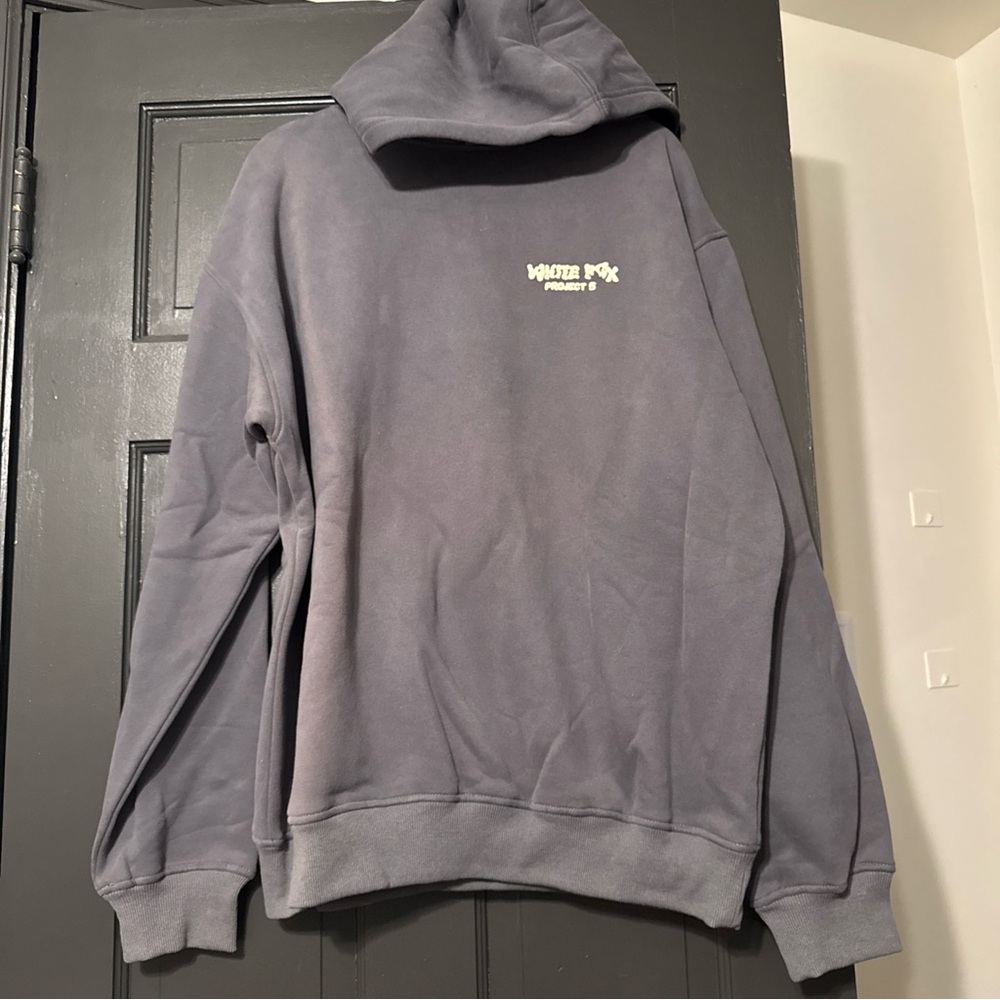 White Fox Project 5 sweater in size large/xl NWT